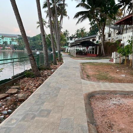 Jaladarshini Lakeside Gardens Bed and Breakfast Kollam Buitenkant foto