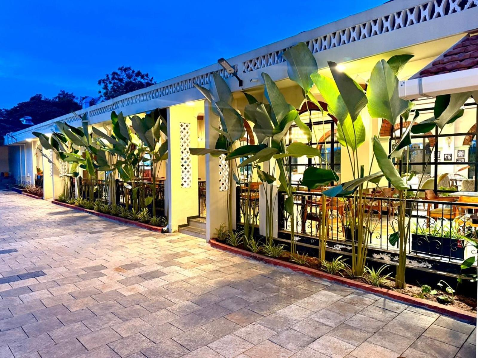 Jaladarshini Lakeside Gardens Bed and Breakfast Kollam Buitenkant foto