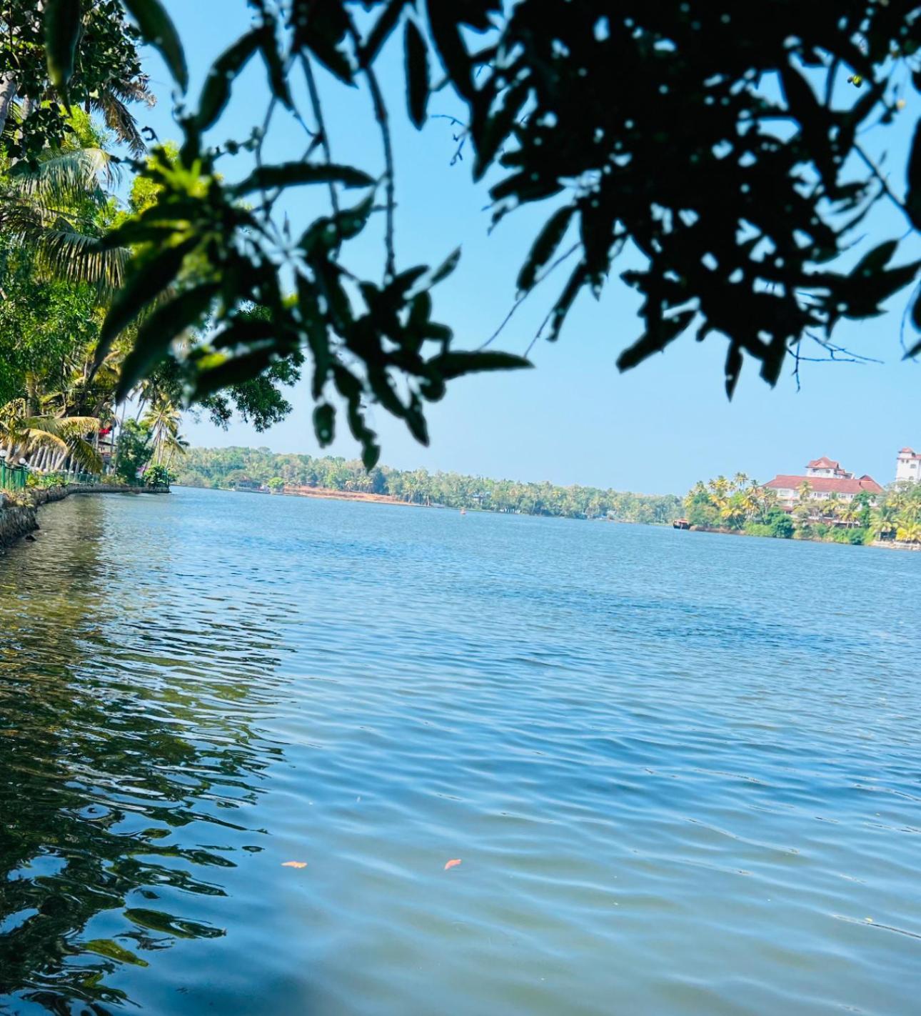 Jaladarshini Lakeside Gardens Bed and Breakfast Kollam Buitenkant foto
