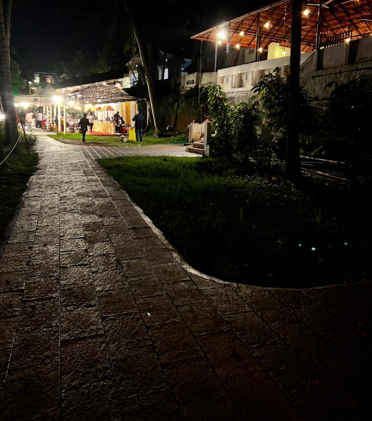Jaladarshini Lakeside Gardens Bed and Breakfast Kollam Buitenkant foto