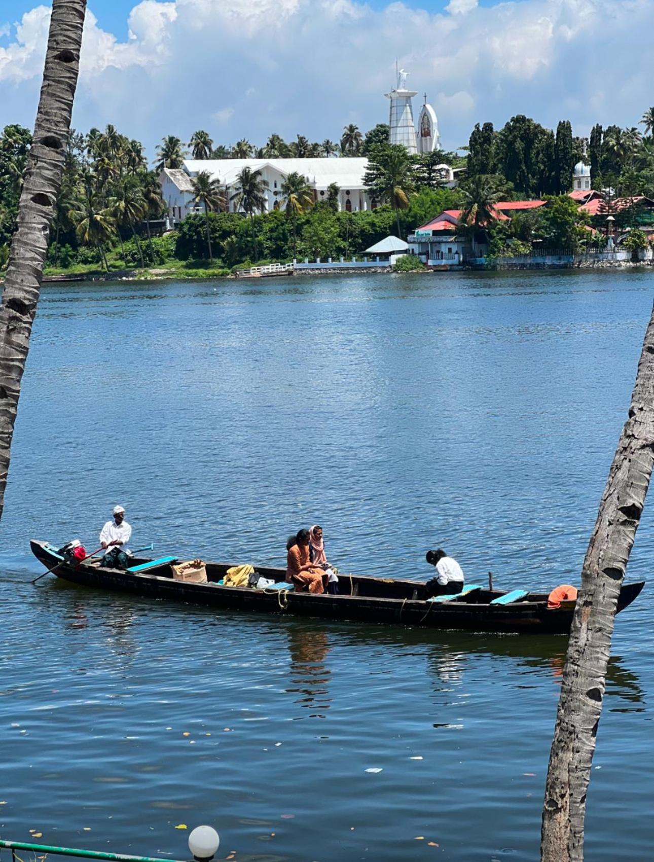 Jaladarshini Lakeside Gardens Bed and Breakfast Kollam Buitenkant foto